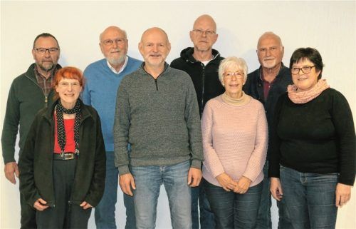 Der bisherige Vorsitzende Klaus Dehler (links) kandidierte nicht mehr. Den Vorstand bilden (von links) die Beisitzer Katharina Meidinger und Michael Krämer, der neue Vorsitzende Ralf Exler und sein Stellvertreter Michael Werner, die Beisitzer Brigitte Woolridge und Sepp Schrödl sowie Schriftführerin Ulrike Fuchsberger. Foto Bund Naturschutz