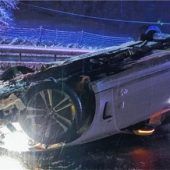 Trunkenheitsfahrt endet auf Dach liegend