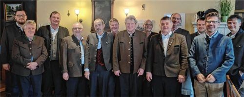 Der neue Vorstand setzt sich ab jetzt für vier Jahre für die Belange der Stephanskirchener Veteranen ein.Foto re