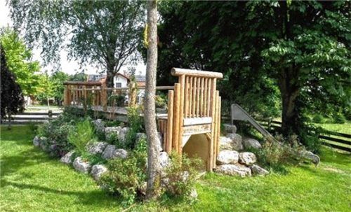 Der Spielplatz in Tattenhausen wurde aufwendig hergerichtet.