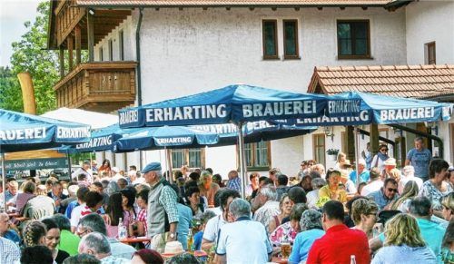 Der Wirteerhaltungsverein (WEV) veranstaltet alljährlich ein Grillfest zum Vatertag auf dem Parkplatz vom Pauli-Wirt. Foto privat