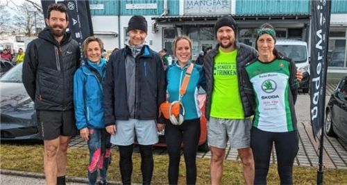 Die drei schnellsten Frauen und Männer beim Silvesterlauf von Mangfall Fitness.
