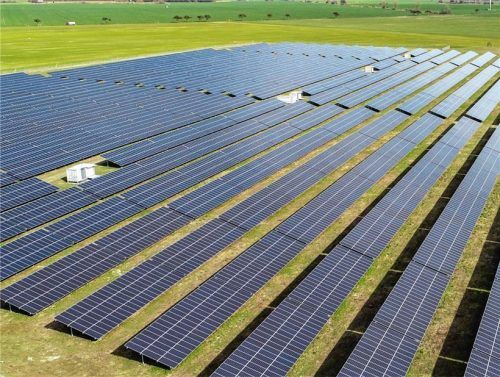 Die Errichtung von Photovoltaikanlagen auf Freiflächen soll eine der ersten Aufgaben sein, denen sich das Regionalwerk nach seiner Gründung widmen will.Foto dpa