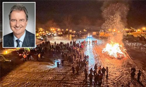 Die Mahnfeuer lodern weiter – wie am vergangenen Mittwoch in Maxlrain. Fotos Gerlach/re