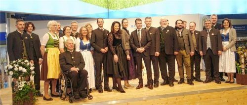 Die Rosenheimer Delegation mit Ministerin Michaela Kaniber (Mitte) glänzt auf der Grünen Woche. Foto Hötzelsperger