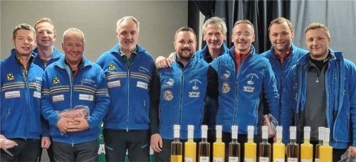 Die siegreichen Mannschaften (von links): SV Breitenbach und TSV Breitbrunn I.Foto re