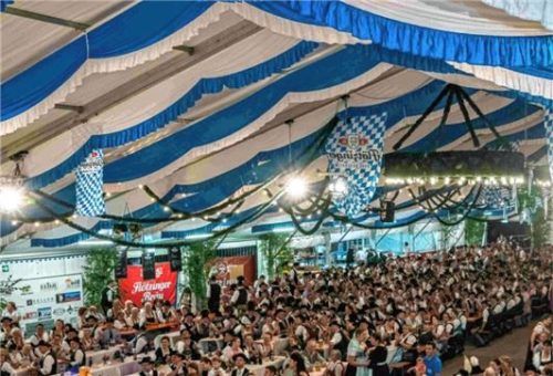 Die Trachtler ließen bayerische Traditionen hochleben beim Gautrachtenfest und dem 75. Jubiläum des Trachtenvereins „Immergrün“ in Pfaffenhofen.