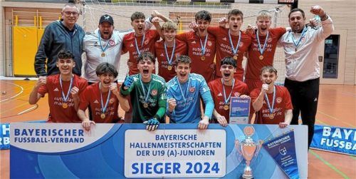 Die U19-Junioren des TSV 1860 Rosenheim haben sich zum bayerischen Hallen-Meister gekrönt.Foto Benjamin Neubauer/BFV