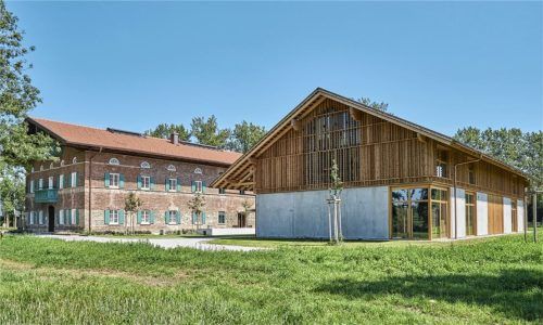 Ein Beispiel-Projekt der Pfaffinger Architekten: Der sanierte und erweiterte Itakerhof „Bauer in der Au“ in Rosenheim. Foto Julia Ruby Hildebrand