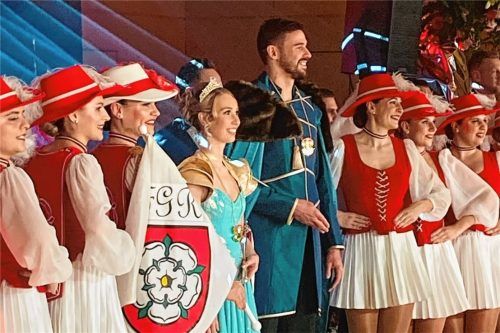 Endlich findet das große Gilden-Schaulaufen in Rosenheim nach drei Jahren Pause wieder statt: Beim Stadt- und Landball geben sich die Faschingsgilden der Region die Klinke in die Hand. Foto Grun