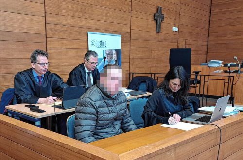 Ermüdungserscheinungen: Der Angeklagte Sebastian T. wirkte an Tag 24 des Mordprozesses in Traunstein geschafft. Foto Weiser