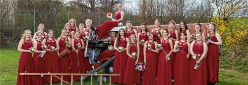 Es war das Ereignis des vergangenen Jahres: Die FFW Schönberg feierte 150-jähriges Bestehen. Ein Hingucker war das Fotoshooting mit den Festmädchen. Foto FFW Schönberg