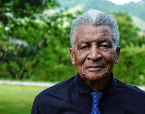 Findet in seinem Haus in Aschau Gelassenheit: Der Komponist und Pianist Abdullah Ibrahim, der in einem Ghetto in Kapstadt aufgewachsen ist. Foto irchner