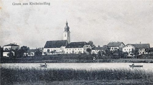 Fotoansicht aus dem Jahr 1918 mit dem damaligen Schulgebäude ganz links. Foto Gemeindearchiv.