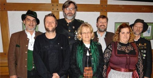 Gauschützenmeister Bernhard Brehmer (von links) zeichnete mehrere Mitglieder aus. Im Bild: Hans Georg Weicher, Wast Hering, Renate Lindner, Ehrengast Bürgermeister Christoph Kraus, Rebecca Weicher und Michael Lex.Foto re