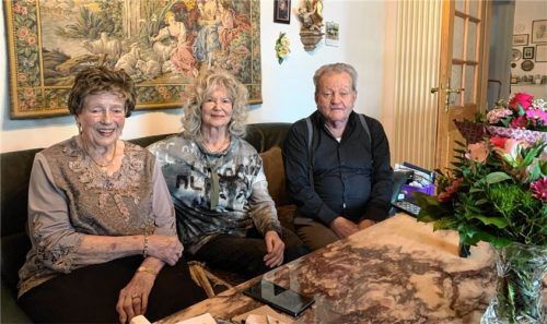 Geburtstagskind Pauline Hallwachs (von links) zusammen mit ihrer Tochter Christa Berger und ihrem Schwiegersohn Herbert Berger. Foto  Posch