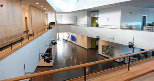 Großzügig, hell, freundlich – die Aula der Otfried-Preußer-Schule steht für den gesamten Neubau.