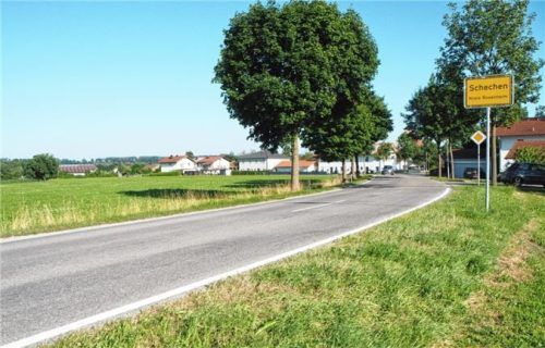 Hier zwischen Schechen und Hochstätt entsteht unter anderem der neue Sportplatz mit Gemeinschaftsgebäude.