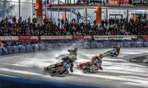 In der Inzeller Max-Aicher-Arena geht es im März wieder um wichtige Punkte für die Eisspeedway-Weltmeisterschaft. Foto David Reygondeau/GoodShoot (FIM)
