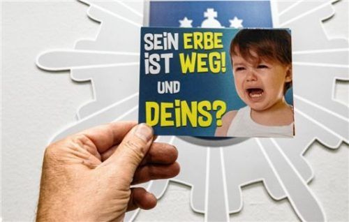 Mit einer Gratis-Postkarte mit der Aufschrift „Sein Erbe ist weg! Und Deins?“, sollen ältere Menschen für „Schockanrufe“ sensibilisiert werden.Foto DPA