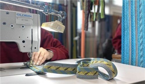 Neues Leben für alte Kletterseile: Aus nicht mehr brauchbaren Seilen entstehen viele neue Accessoires. Darunter auch trendige Gürtel in verschiedenen Farben. Fotos  Junkersdorf