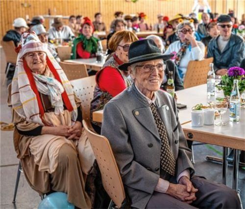 Ölscheichs, Wichtel und feine Herren waren in der Samer Halle zu Gast.