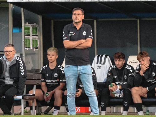 Robert Berg steht seit dem 19. September als Cheftrainer an der Seitenlinie beim Fußball-Regionalligisten SV Wacker Burghausen.Foto mb.presse – Butzhammer