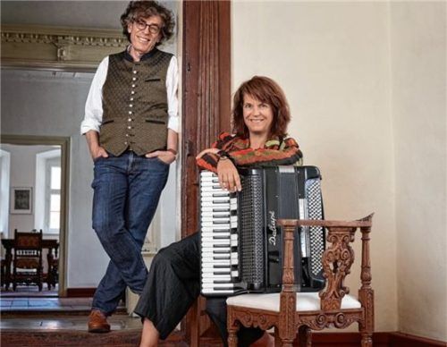 „Sauber gsalzen!“, unter diesem Titel steht das Programm von Gerald Huber (links) und Maria Reiter. Foto Hellhake