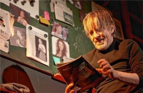 Schauspieler Hilmar Henjes in „Der Kontrabass“.Foto flamm