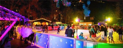 Schlittschuhlaufen unter freiem Himmel wird in Rosenheim in der Vorweihnachtszeit auch in den kommenden Jahren möglich sein. Dafür setzt sich das Citymanagement ein. Foto Huber