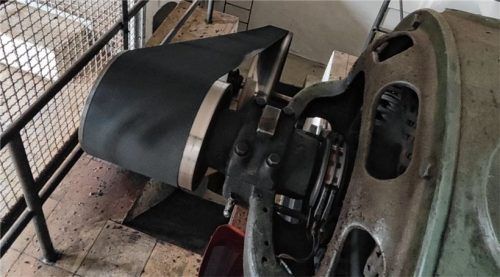 Schnurrt geschmeidig dahin, und das schon seit vielen Jahrzehnten: die Turbine im Wasserkraftwerk in Ödmühle.