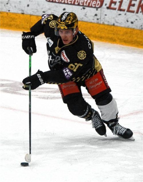 Spielt die Saison mit unglaublichem Pensum: Starbulls-Verteidiger Shane Hanna.Foto Franz Ruprecht