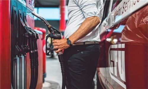 Spritpreis-Apps helfen dabei, beim Tanken den Geldbeutel zu entlasten. Foto gtue