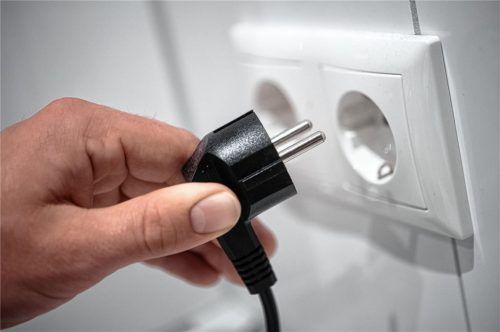 Strom wird immer teurer – für Bürgergeld-Bezieher eine besondere Herausforderung. Denn der im Bürgergeld vorgesehene Regelsatz für Energie deckt die Stromkosten nicht mehr. Foto dpa