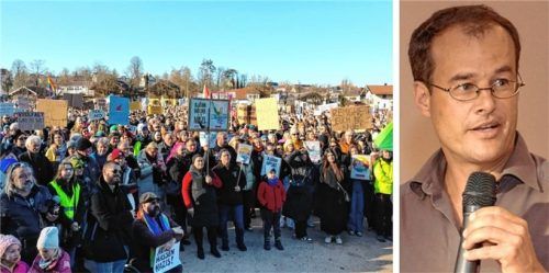 Tausende demonstrierten, wie hier in Traunstein, in den vergangenen Tagen gegen Rechtsextremismus. Die Demonstranten tun damit etwas für die Demokratie, sagt Politik-Experte Florian Wenzel im Gespräch mit den OVB-Heimatzeitungen. Foto Peter/re