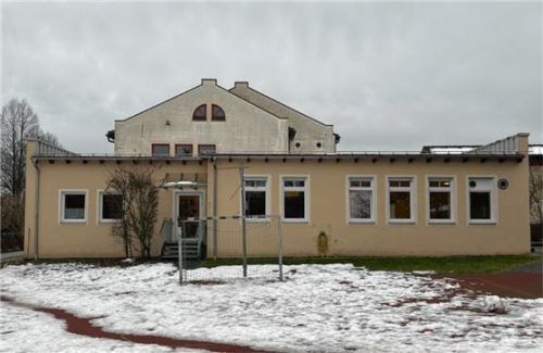 Um zwei Stockwerke soll der Flachbau der Kinderkrippe erhöht werden.