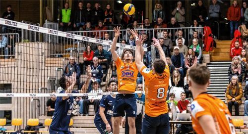 Völlig verdient wurde der MühldorferFelix Schinko mit der Nummer 9, der die Bälle nach Gusto verteilte, zum MVP-Spieler gewählt. Foto Fabian Bartsch