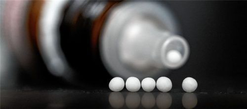 Wissenschaftlich bewiesen ist die Wirkung von Globuli nicht. Dennoch schwören viele Menschen, darunter auch Mediziner, auf die alternative Heilmethode. Foto dpa