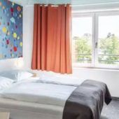 Feuerwehr befreit Mädchen aus Hotel-Hochbett