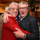 Stühlerücken beim Fischessen