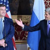 Der König hält Hof, die Ministerin zürnt