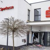 Unbekannte plündern Bankfiliale mit Sprengstoff