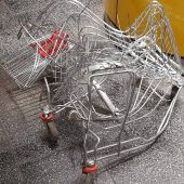 Sendling: Bauarbeiter stürzt vom Dach Freimann: Einbrecher schläft betrunken ein S-Bahn kollidiert mit Einkaufswagen