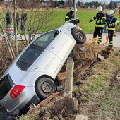 Lochhausen: Golf landet im Graben