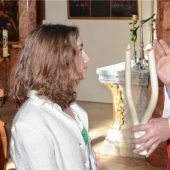 Sankt Nikolaus erteilt Blasiussegen