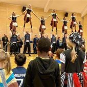 Mangfallschule Kolbermoor startet Fasching mit Polonaise
