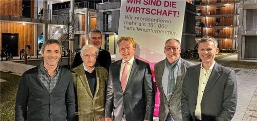 An der Regionalkonferenz nahmen unter anderem teil: (von links) Georg Zanetti, Prinz Luitpold von Bayern, Peter Astner, Hannes Hubert, Gerd Maas und Mathias Rinke. Foto DIE FAMILIENUNTERNEHMER