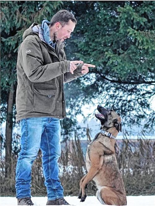 Andreas Klarl ist Hundetrainer und Hundephysiotherapeut. Er betreibt die Hundeschule „Der Begleithund“ an der Brunnholzstraße. Foto Stigrot