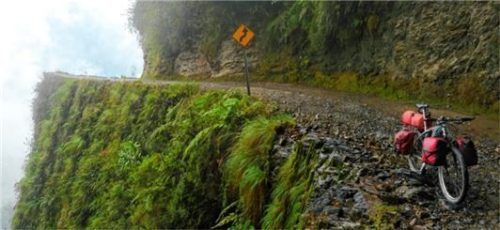 Auch vor der sogenannten „Todesstraße“ in Bolivien machte der Abenteurer nicht Halt.