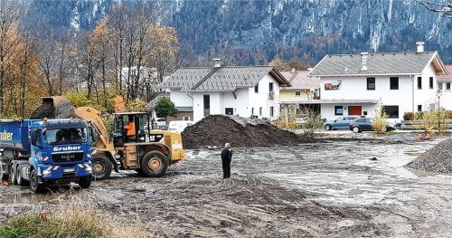 Auf dem ehemaligen Penny-Gelände wird investiert. Dort werden neue Gas- und Stromleitungen verlegt.Foto Hoffmann
